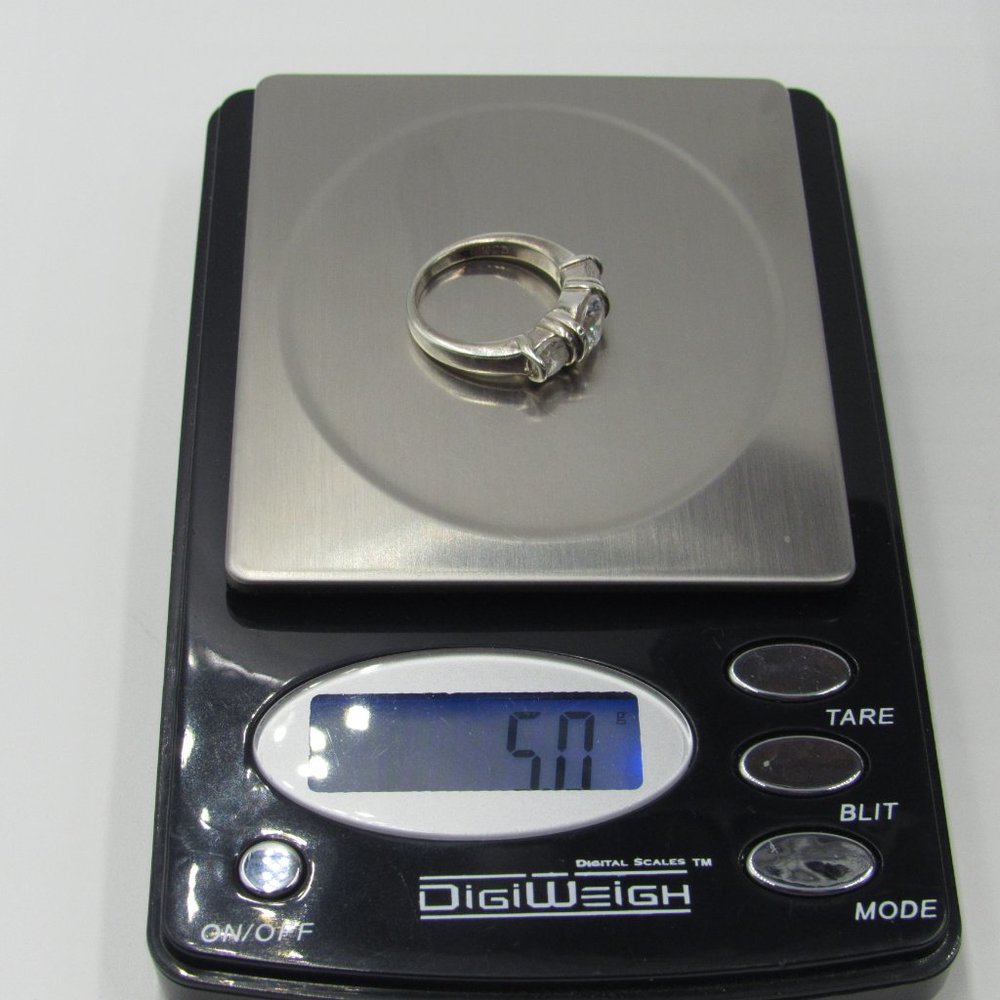 Size 6 Sterling Silver Triple Cubic Zirconia Ring - Picture 8 of 8